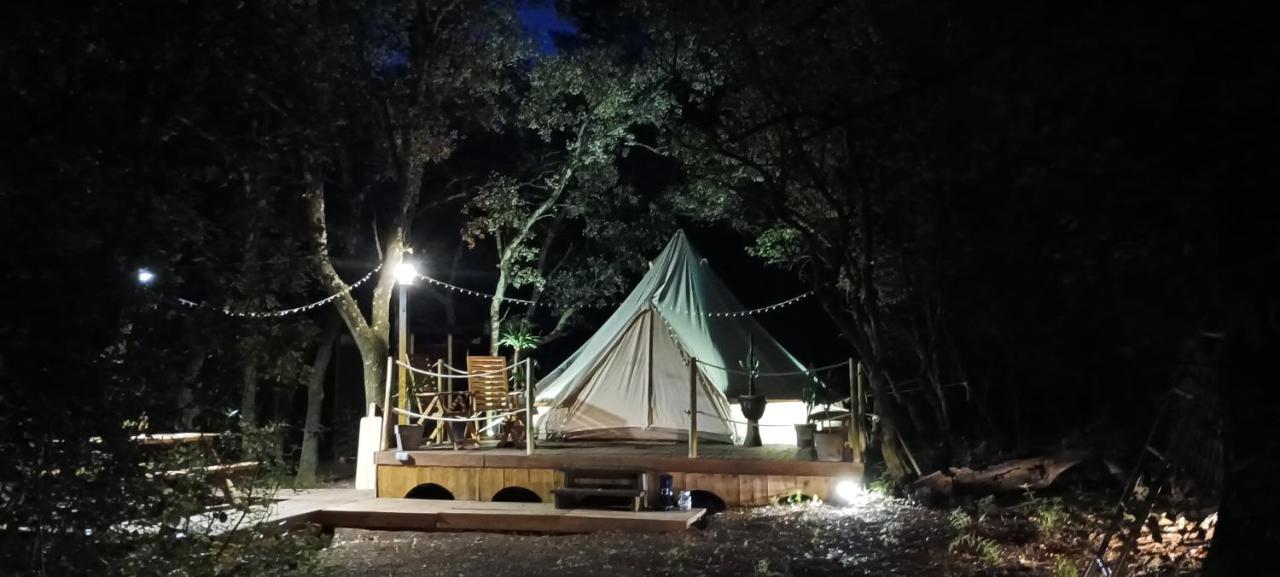Evasion En Pleine Nature, Tipi Insolite Et Jacuzzi Au Pont Du Gard ! Vers-Pont-du-Gard Exterior foto